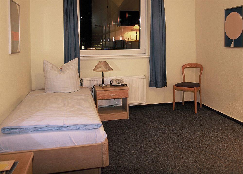 Hotel Am Schwedenkai คีล ภายนอก รูปภาพ